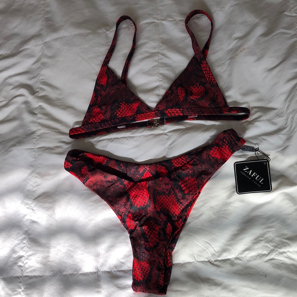 Never worn NWT Zaful swimsuit size Medium